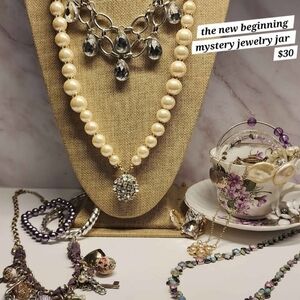 Elegant Pearl and Silver Necklace Set